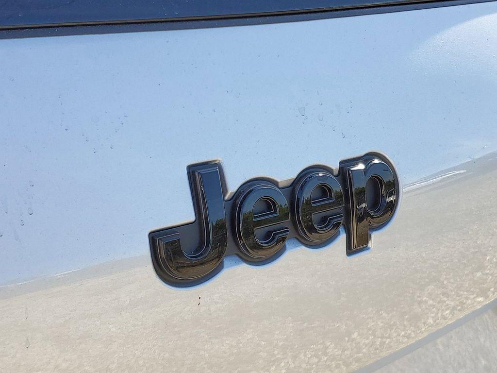 new 2025 Jeep Grand Cherokee L car, priced at $40,495