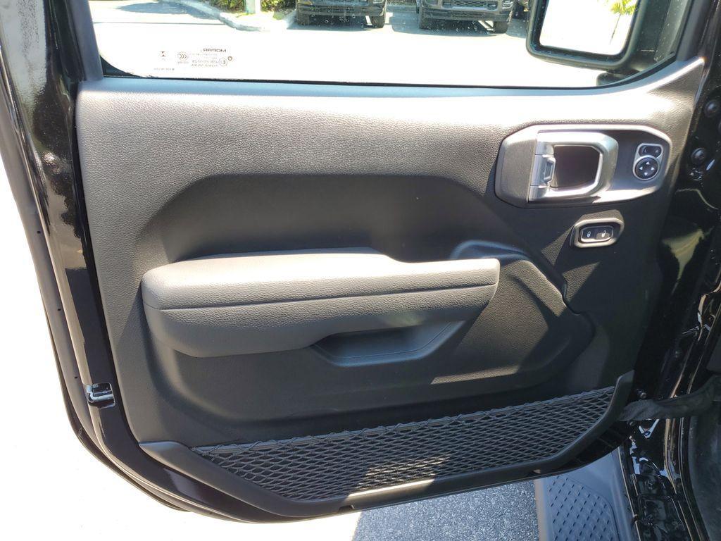 new 2025 Jeep Gladiator car, priced at $36,580