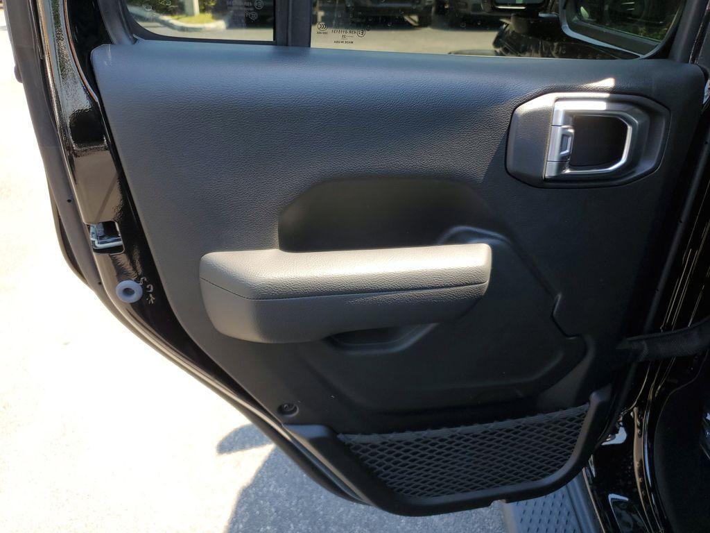 new 2025 Jeep Gladiator car, priced at $36,580