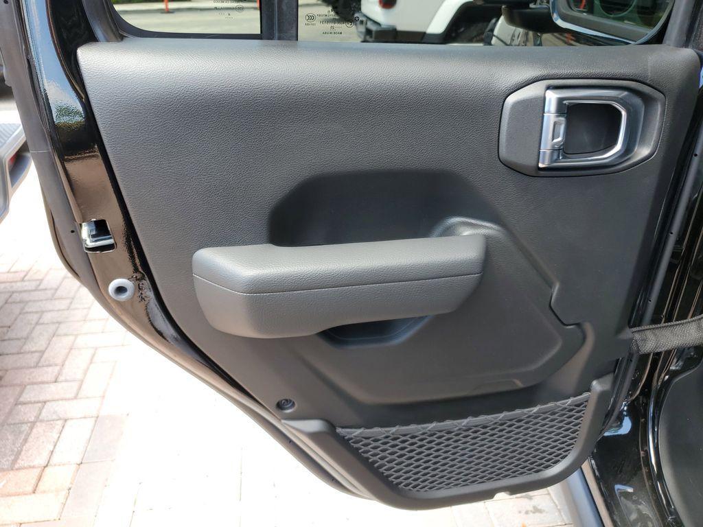 new 2025 Jeep Gladiator car, priced at $36,580