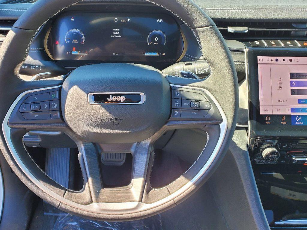new 2025 Jeep Grand Cherokee car, priced at $37,610