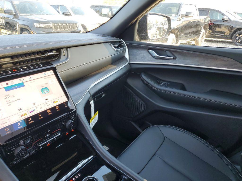 new 2025 Jeep Grand Cherokee car, priced at $35,568