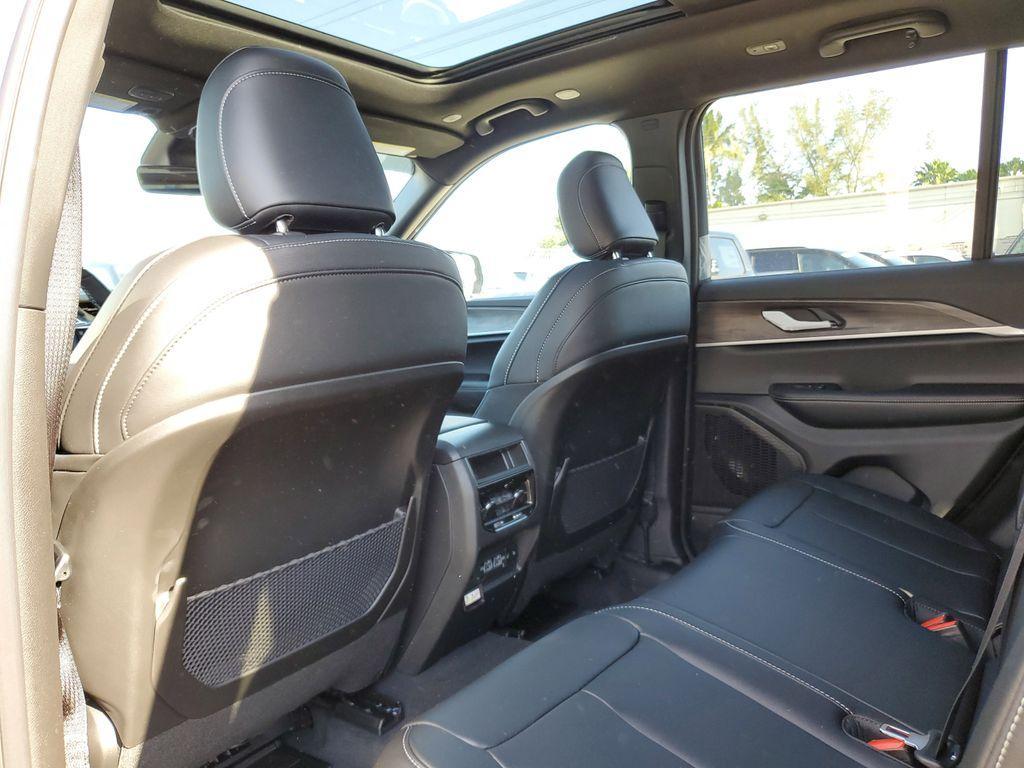 new 2025 Jeep Grand Cherokee car, priced at $35,568