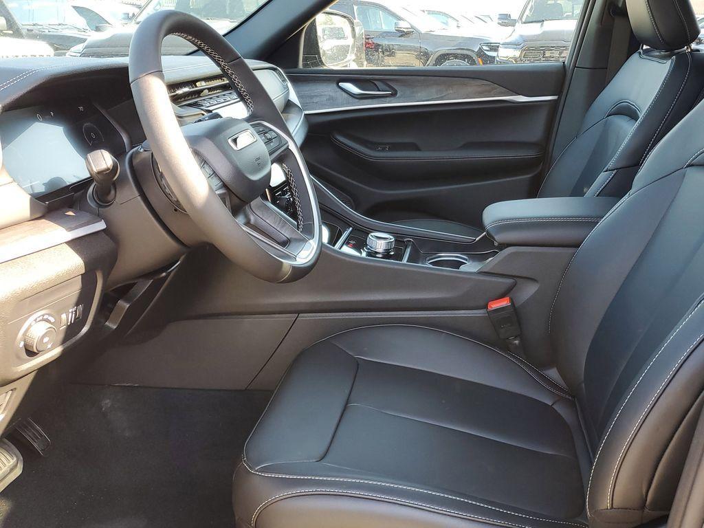 new 2025 Jeep Grand Cherokee car, priced at $35,568
