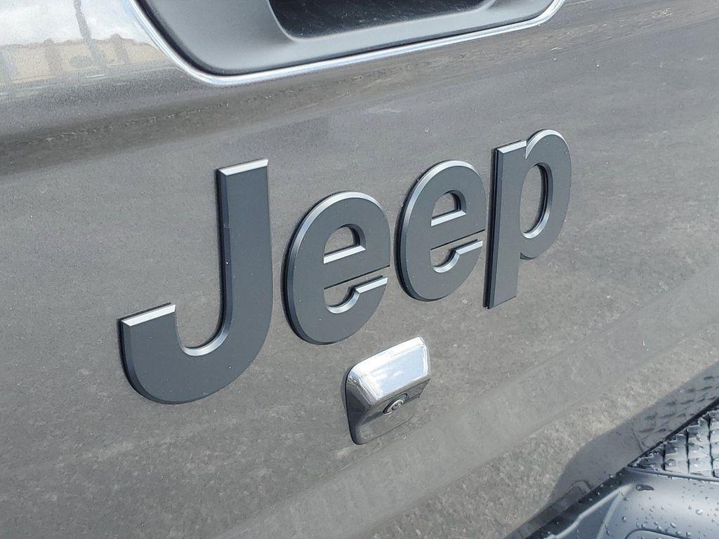 new 2025 Jeep Gladiator car, priced at $38,003