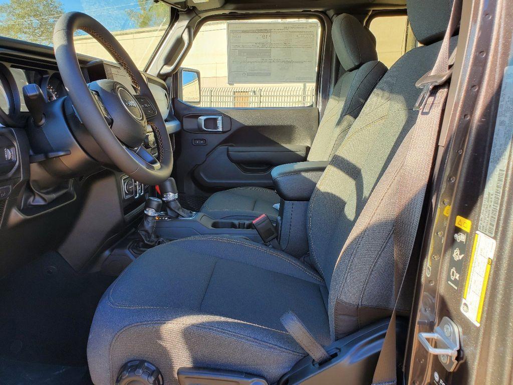 new 2025 Jeep Gladiator car, priced at $38,003
