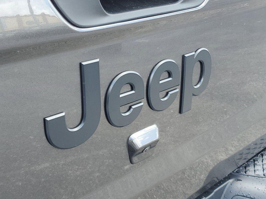 new 2025 Jeep Gladiator car, priced at $40,880