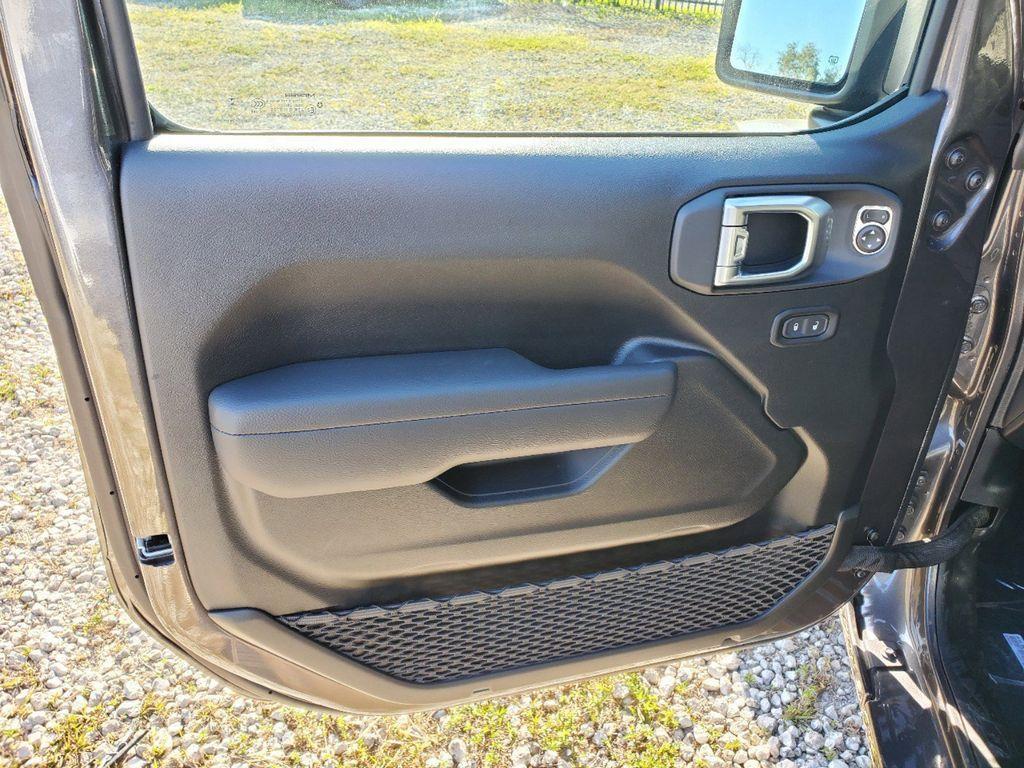 new 2025 Jeep Gladiator car, priced at $38,003