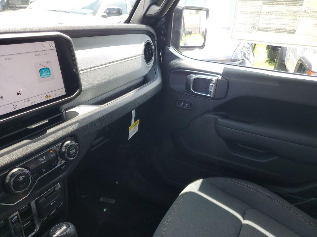 new 2025 Jeep Wrangler car, priced at $39,675