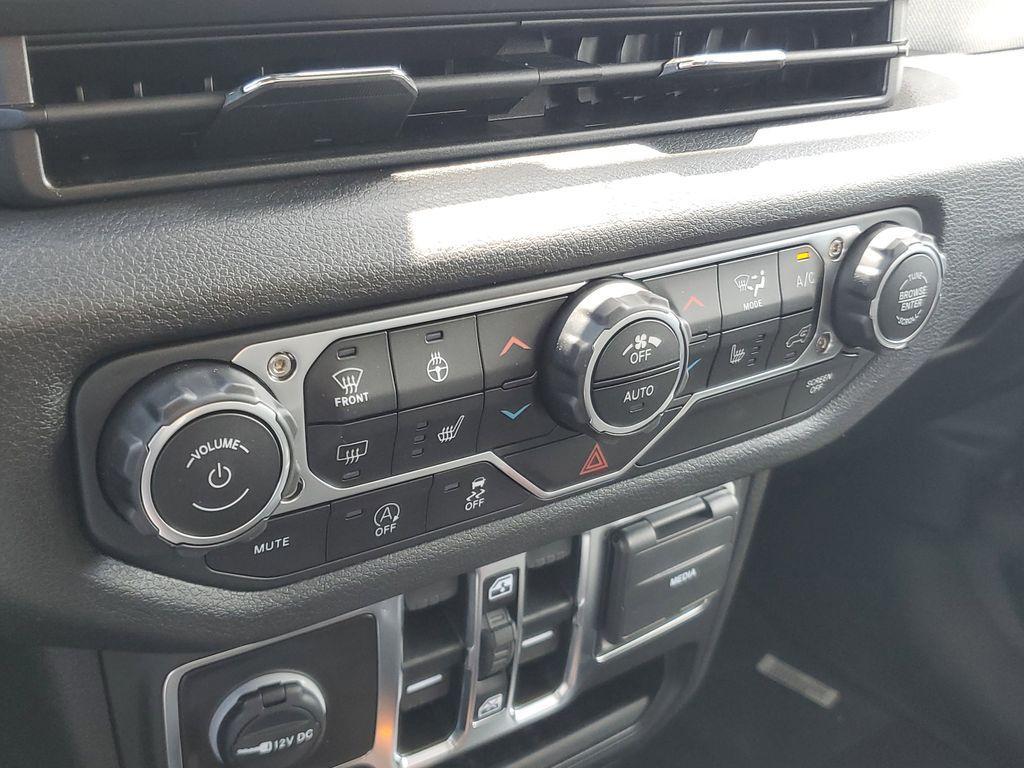 new 2025 Jeep Wrangler car, priced at $39,675