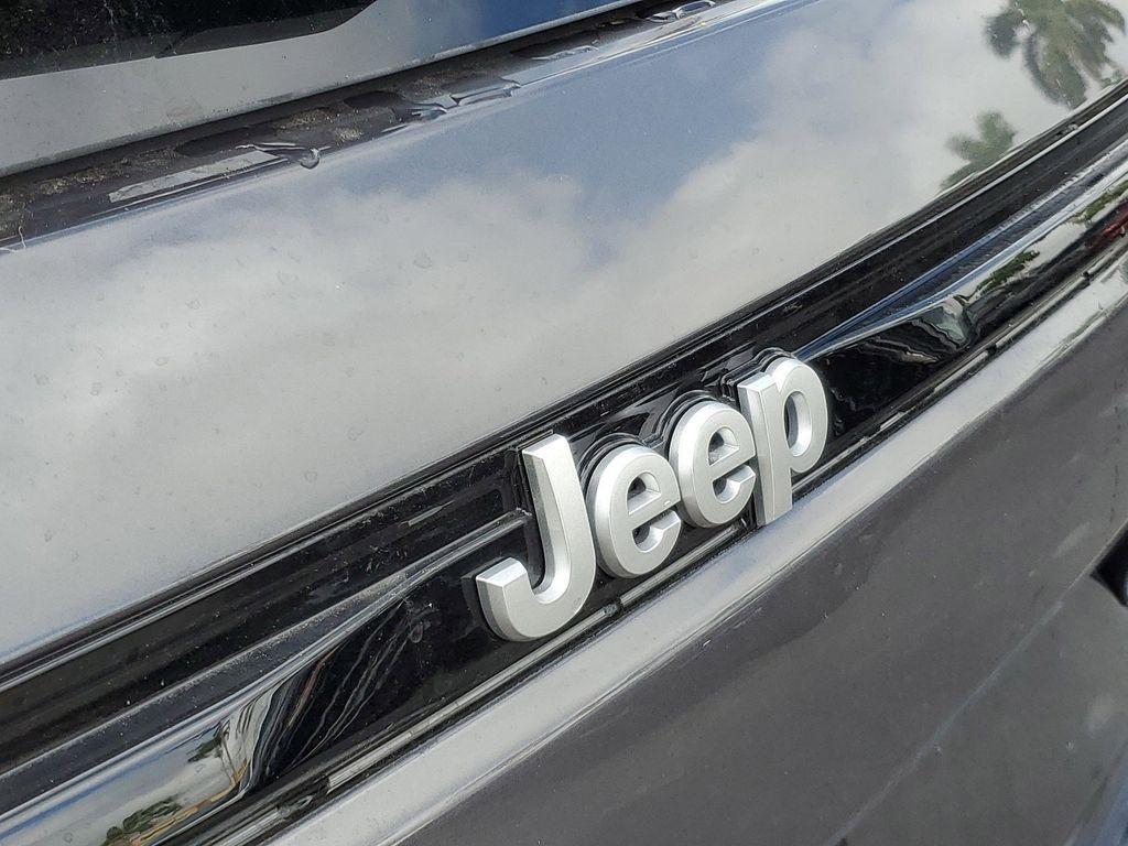 new 2025 Jeep Grand Cherokee car, priced at $33,590