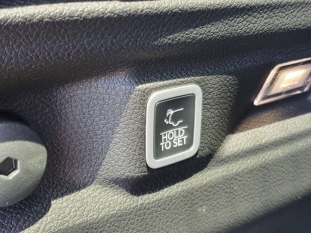 new 2025 Jeep Grand Cherokee L car, priced at $47,582