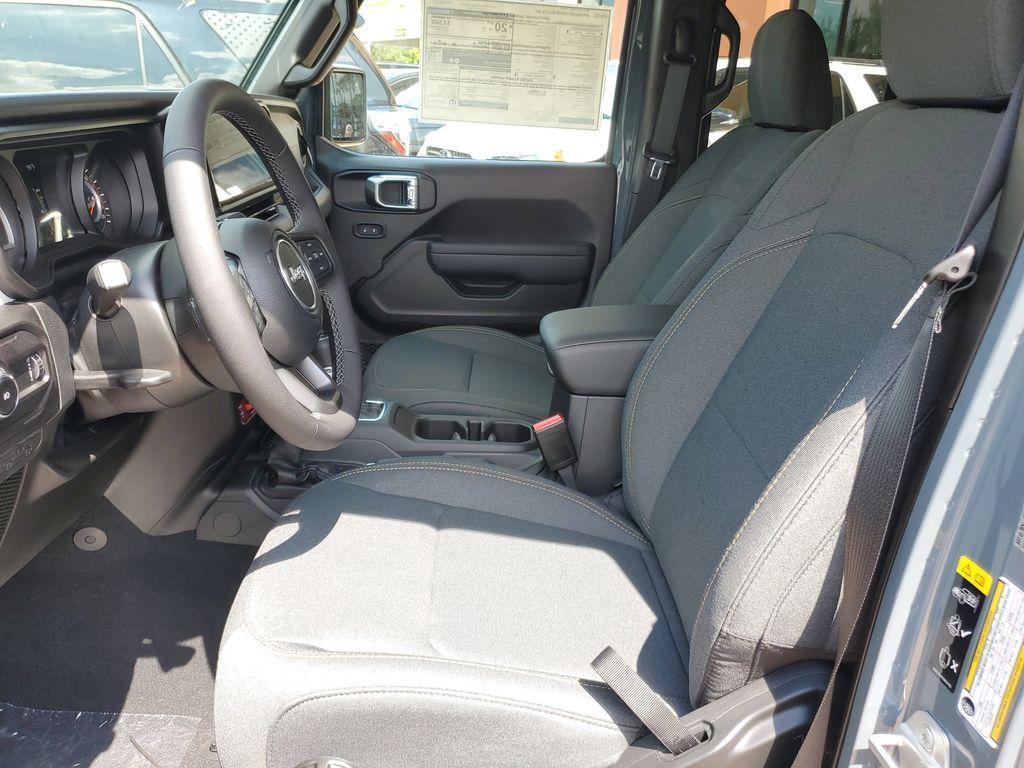 new 2025 Jeep Wrangler car, priced at $45,670
