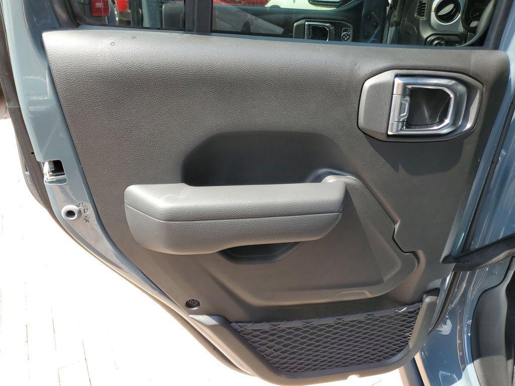 new 2025 Jeep Wrangler car, priced at $45,670