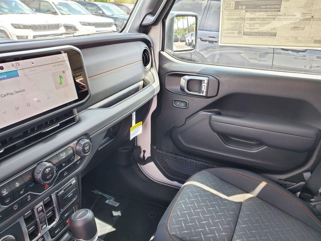 new 2025 Jeep Gladiator car, priced at $43,076