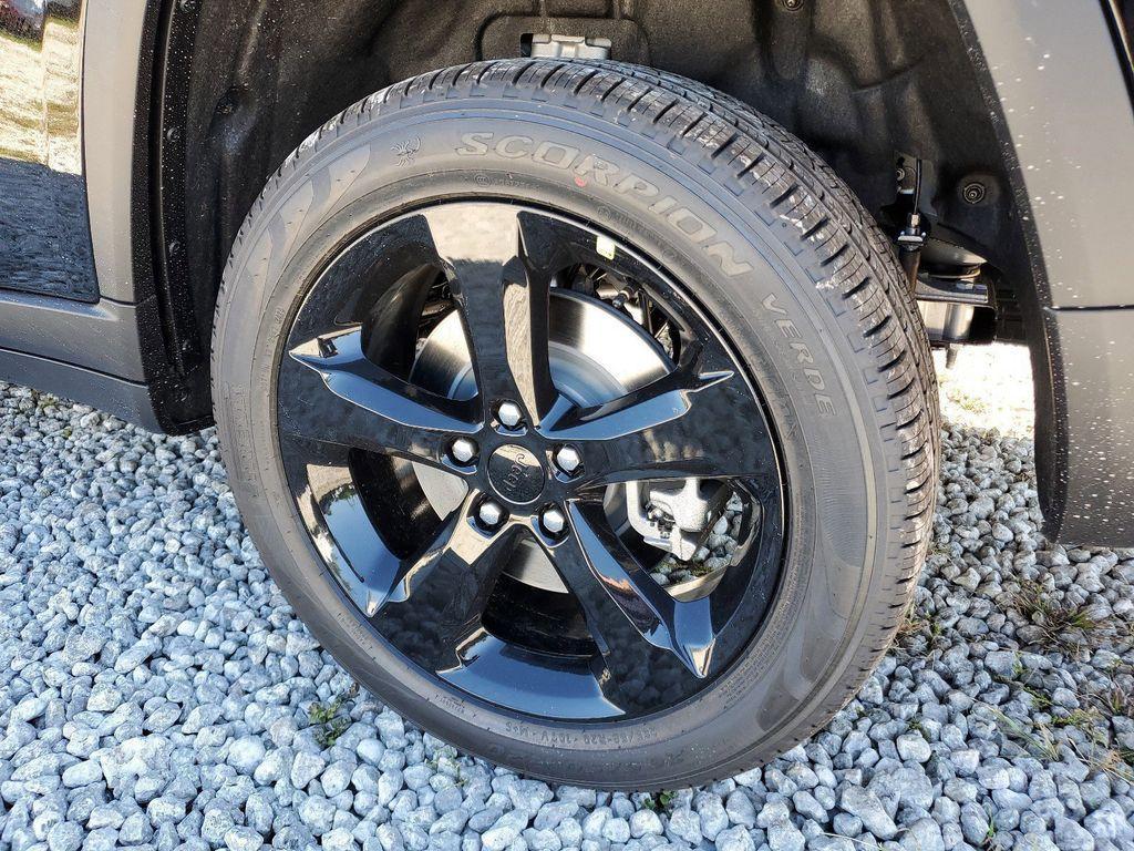 new 2025 Jeep Grand Cherokee L car, priced at $39,337