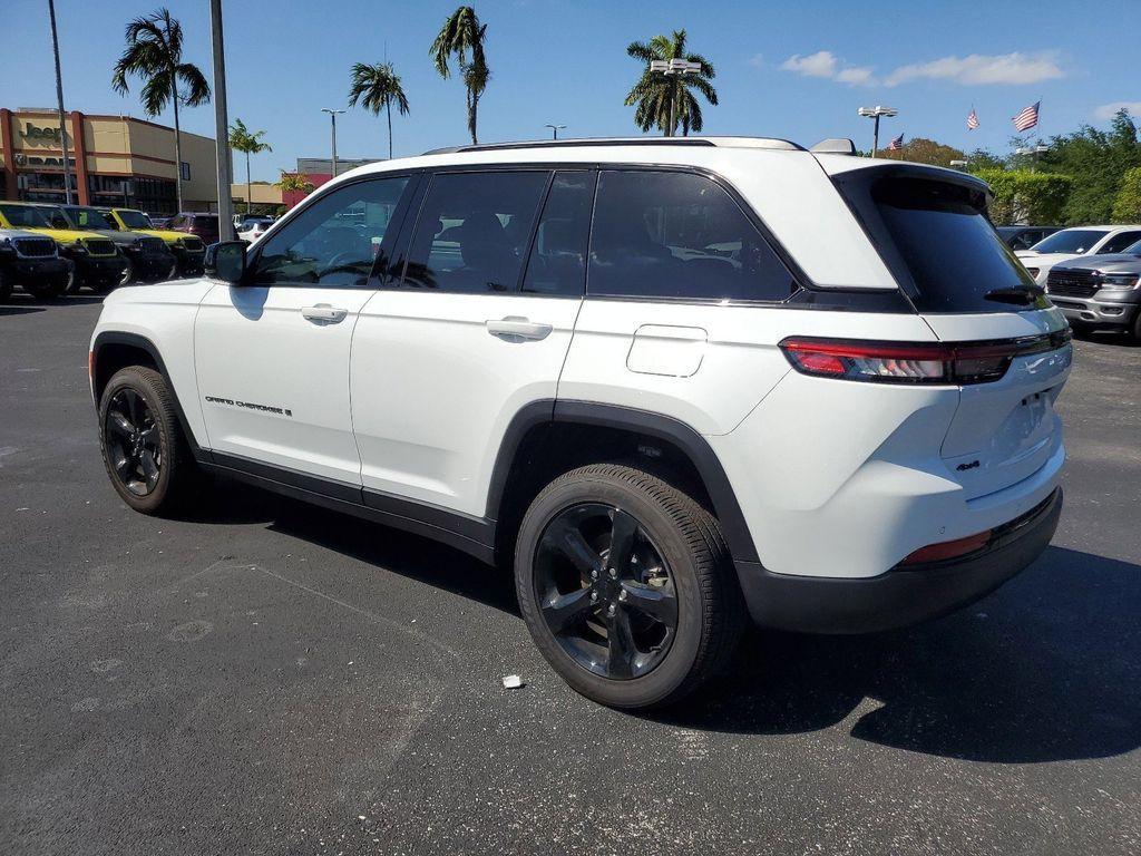 new 2025 Jeep Grand Cherokee car, priced at $37,580