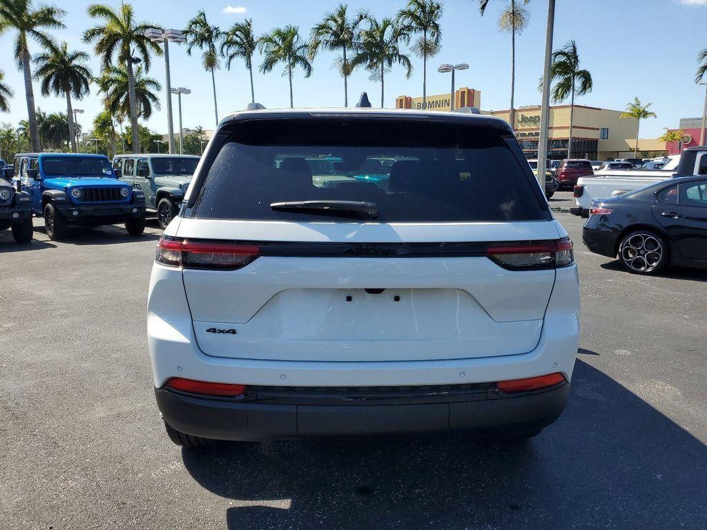 new 2025 Jeep Grand Cherokee car, priced at $37,580