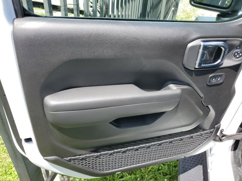 new 2025 Jeep Wrangler car, priced at $38,221