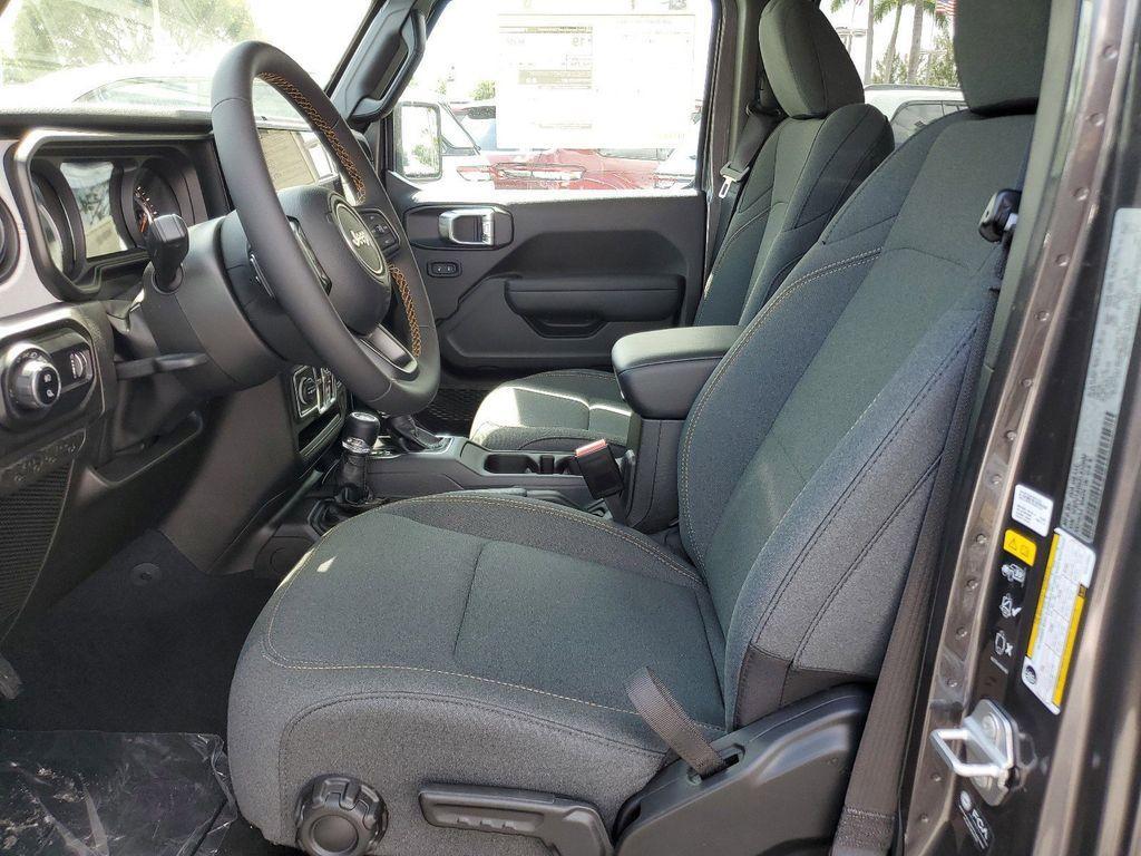new 2025 Jeep Gladiator car, priced at $38,173