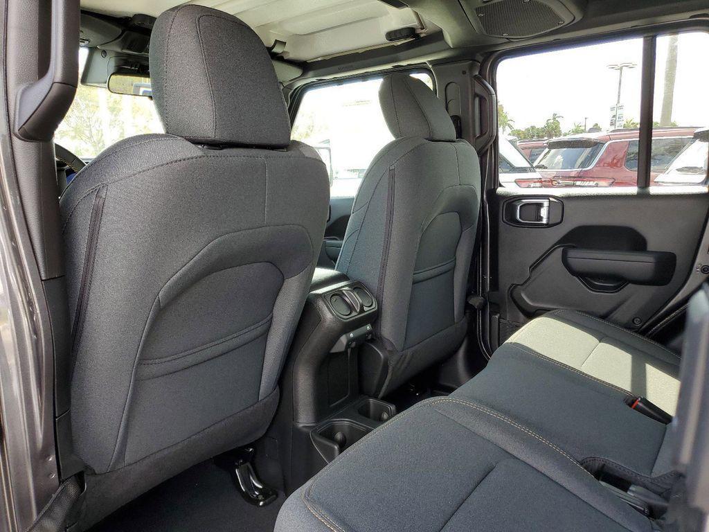 new 2025 Jeep Gladiator car, priced at $38,173