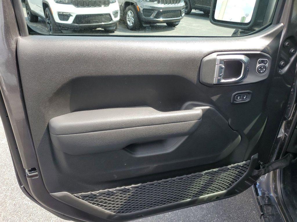 new 2025 Jeep Gladiator car, priced at $38,173