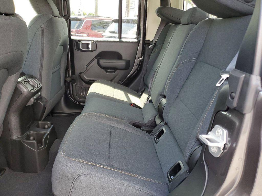 new 2025 Jeep Gladiator car, priced at $38,173