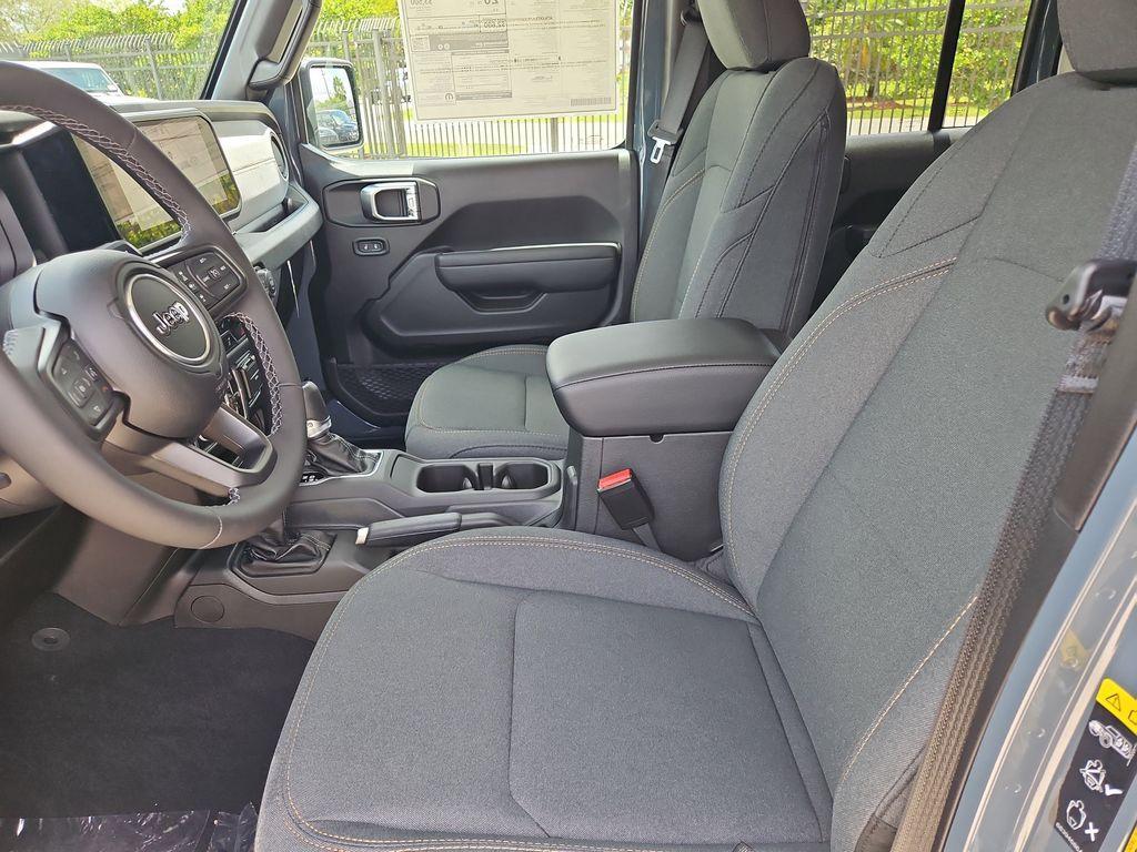 new 2025 Jeep Wrangler car, priced at $40,076