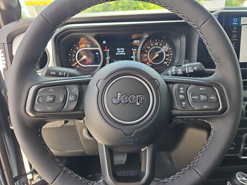 new 2025 Jeep Wrangler car, priced at $40,076