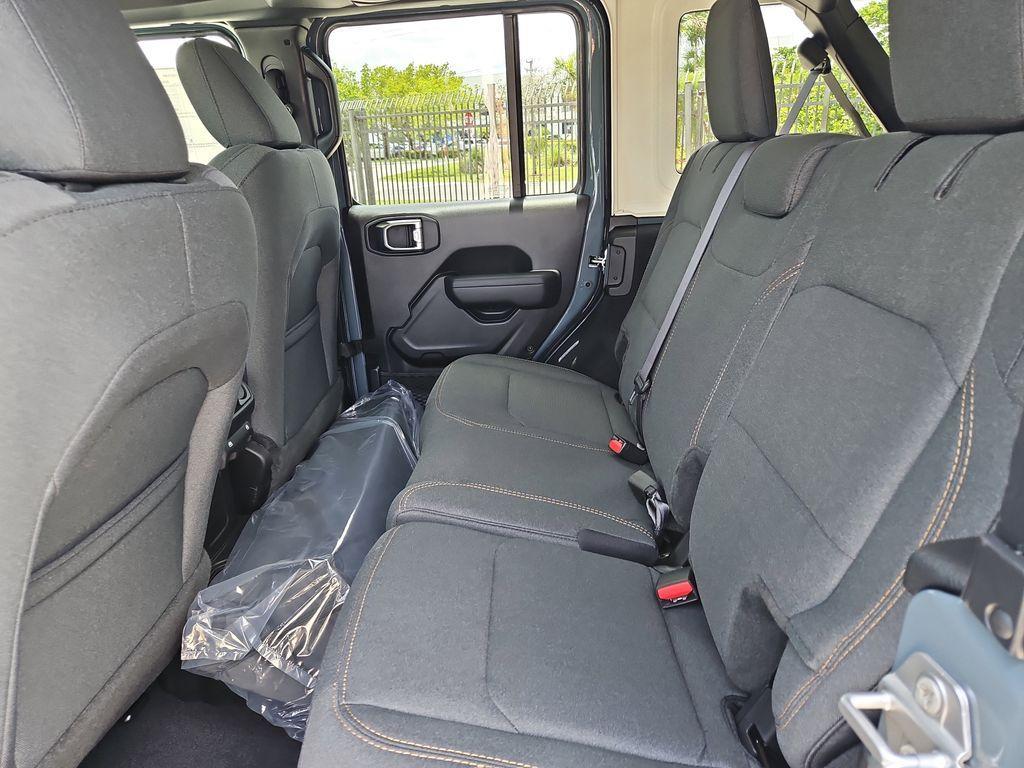 new 2025 Jeep Wrangler car, priced at $40,076