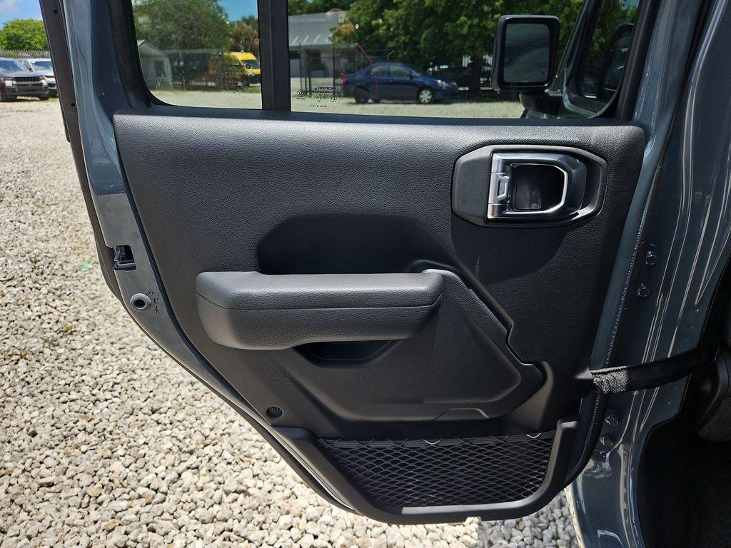 new 2025 Jeep Wrangler car, priced at $40,076