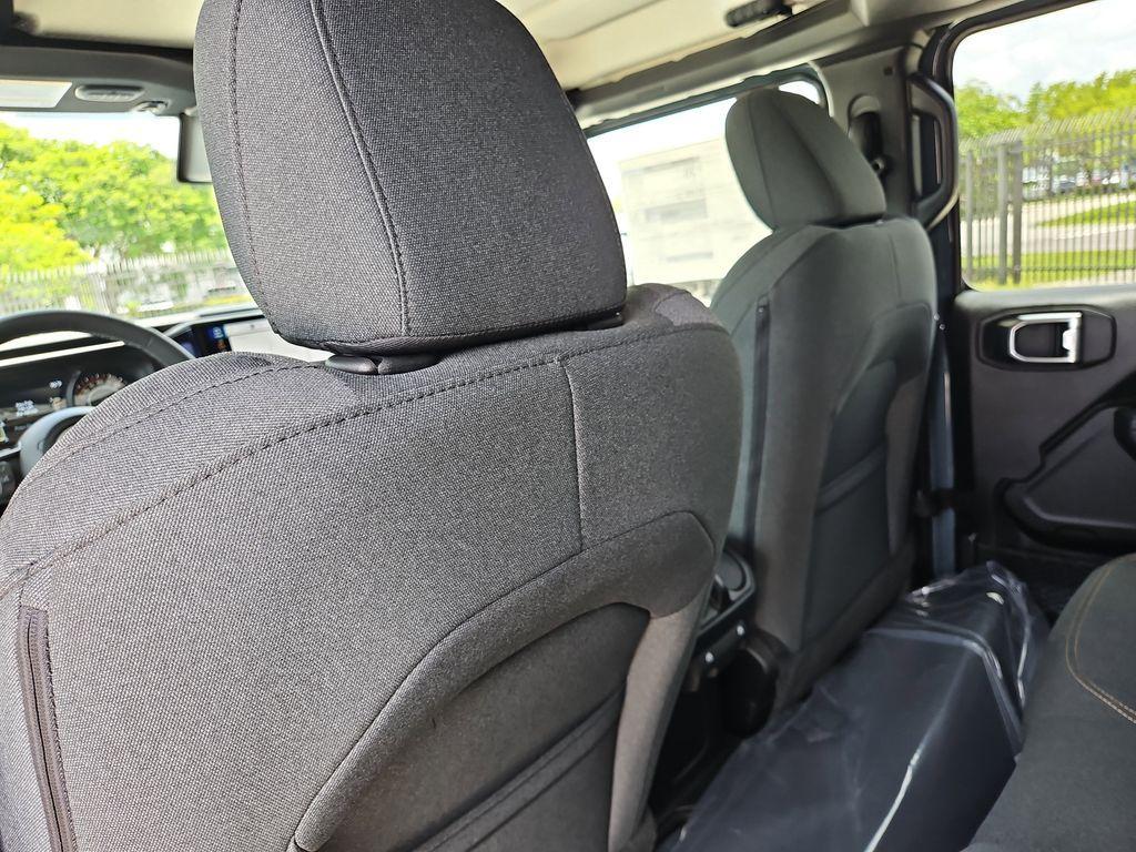 new 2025 Jeep Wrangler car, priced at $40,076