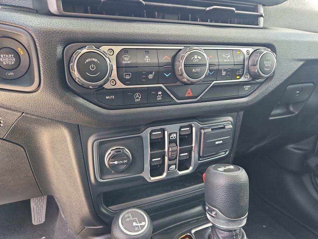 new 2025 Jeep Wrangler car, priced at $40,076