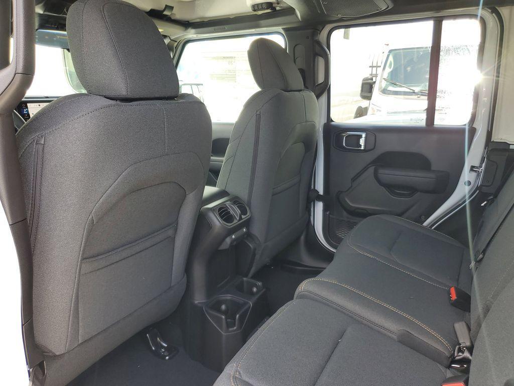 new 2025 Jeep Wrangler car, priced at $41,076