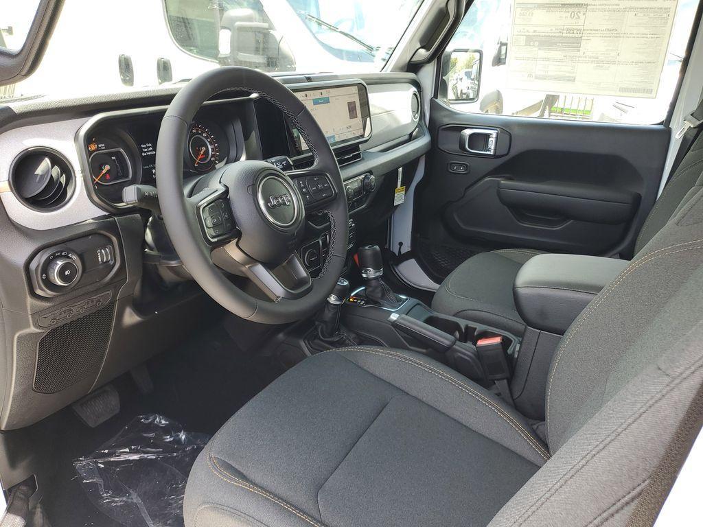 new 2025 Jeep Wrangler car, priced at $41,076