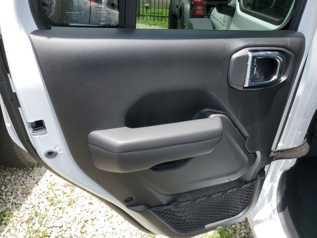 new 2025 Jeep Wrangler car, priced at $41,076