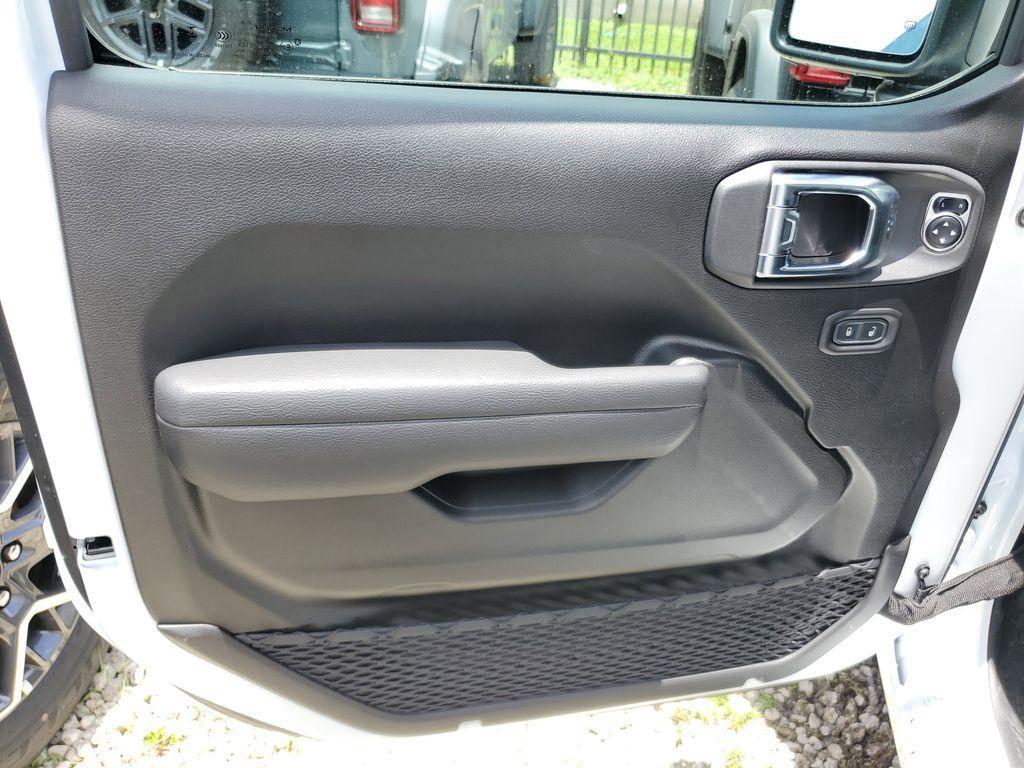 new 2025 Jeep Wrangler car, priced at $41,076