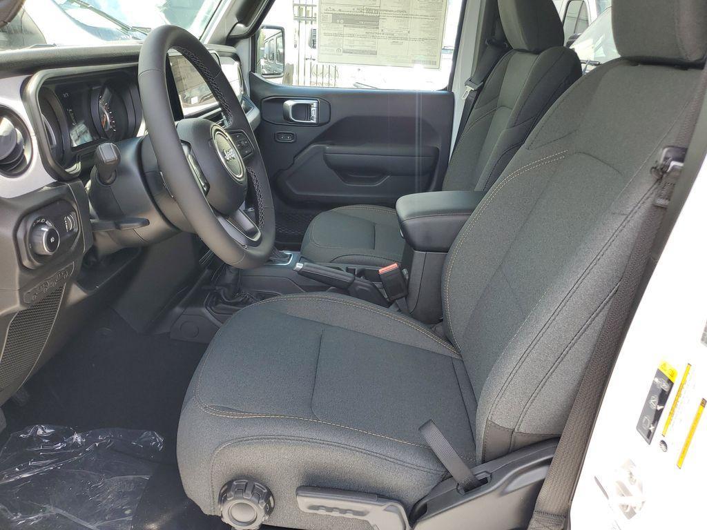 new 2025 Jeep Wrangler car, priced at $41,076