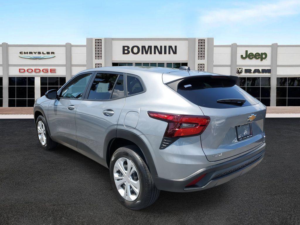 used 2024 Chevrolet Trax car, priced at $16,990