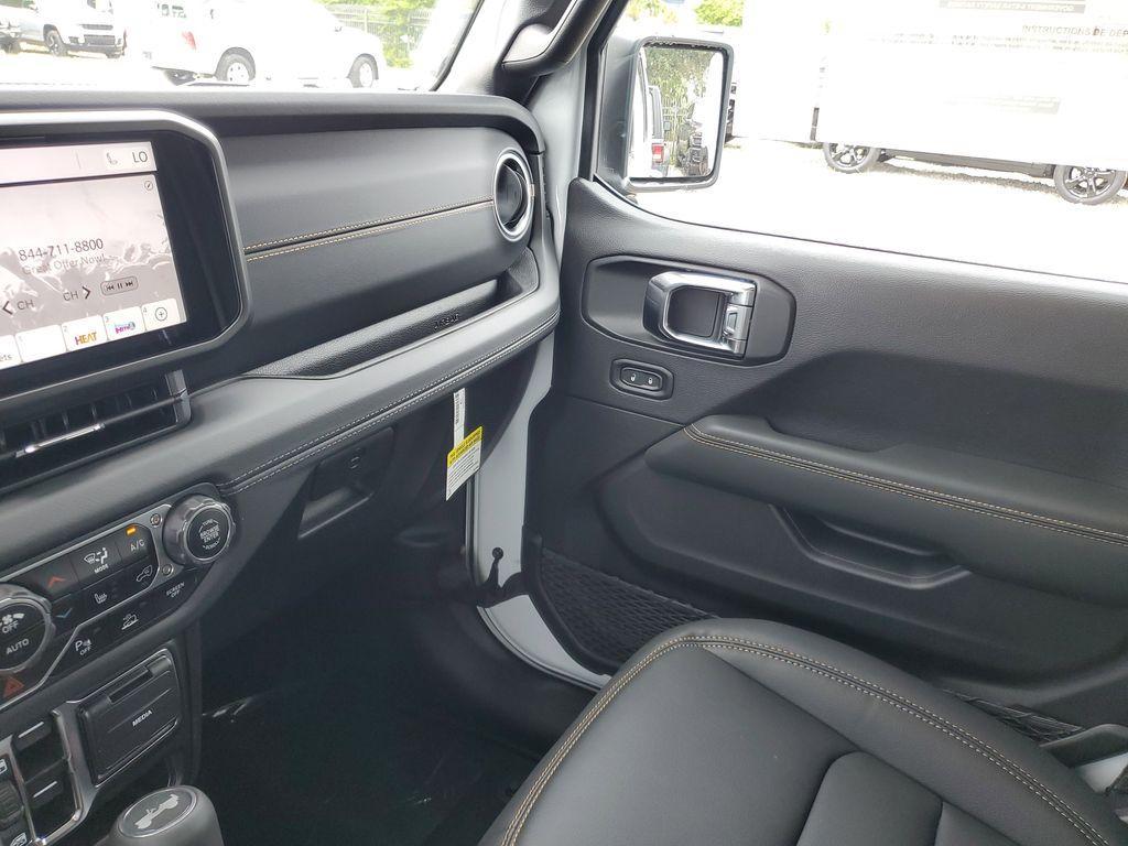 new 2025 Jeep Wrangler car, priced at $45,132