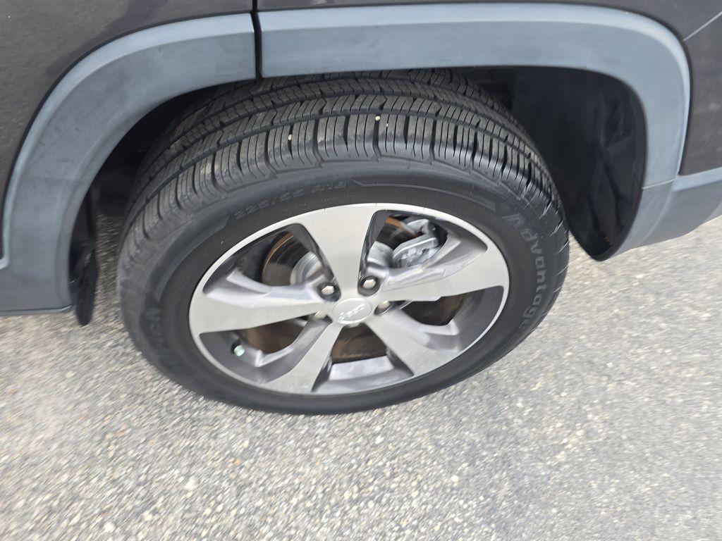 used 2019 Jeep Cherokee car, priced at $15,990