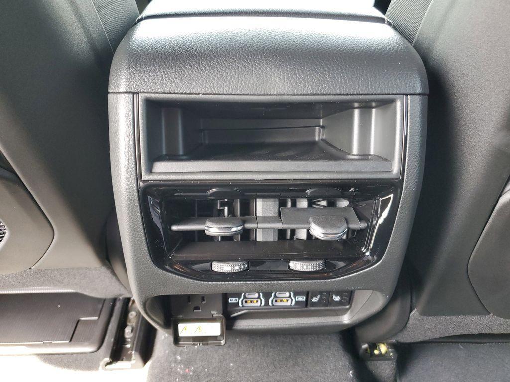 new 2025 Jeep Grand Cherokee car, priced at $44,935