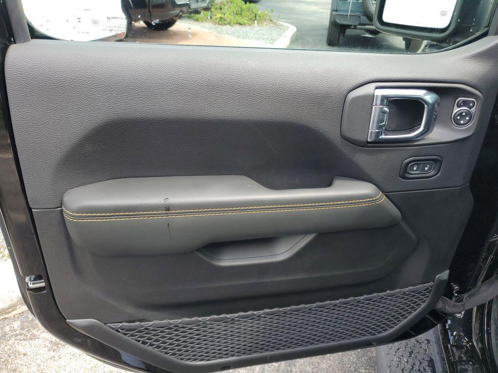 new 2025 Jeep Wrangler car, priced at $47,727