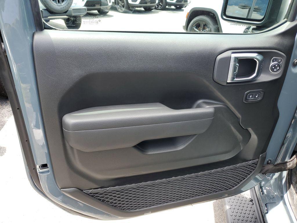 new 2025 Jeep Wrangler car, priced at $33,995