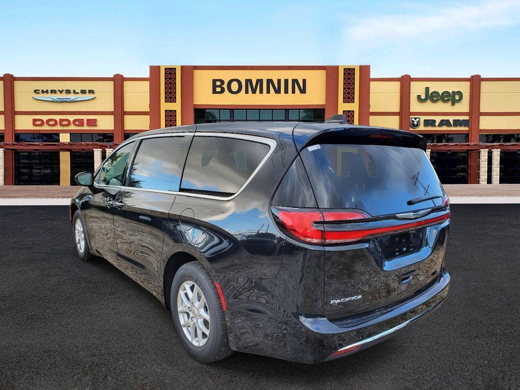 new 2025 Chrysler Pacifica car, priced at $39,925