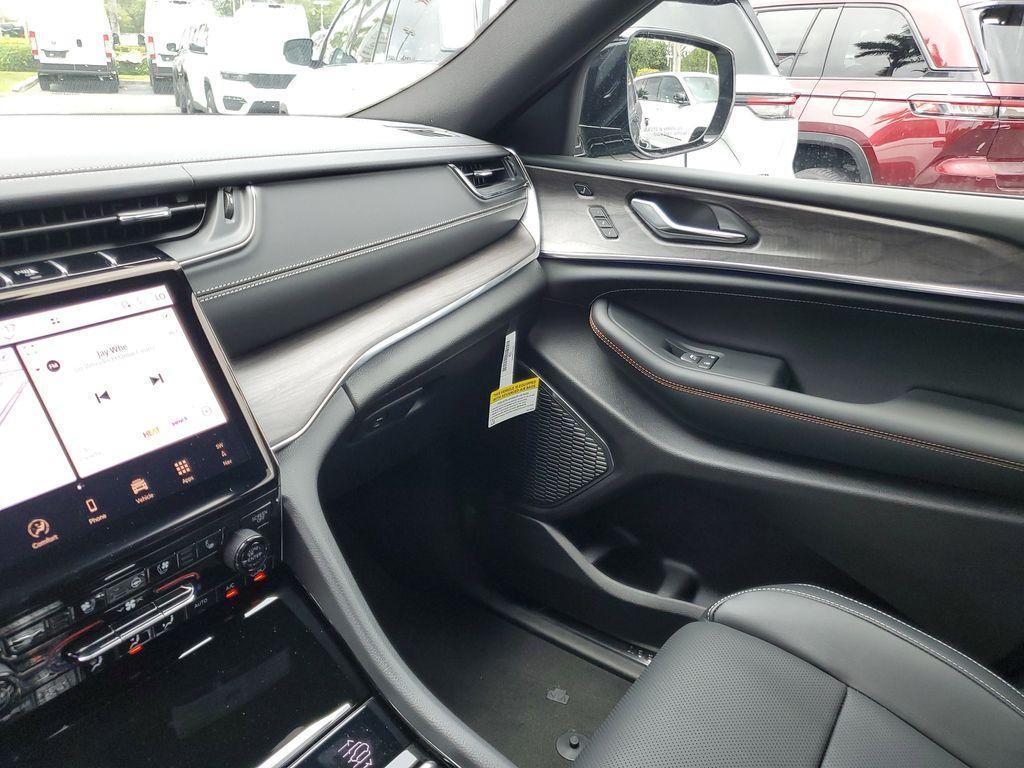 new 2025 Jeep Grand Cherokee L car, priced at $54,870