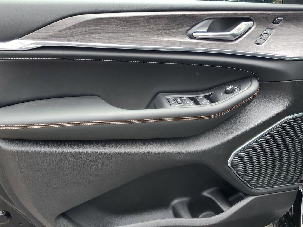 new 2025 Jeep Grand Cherokee L car, priced at $54,870