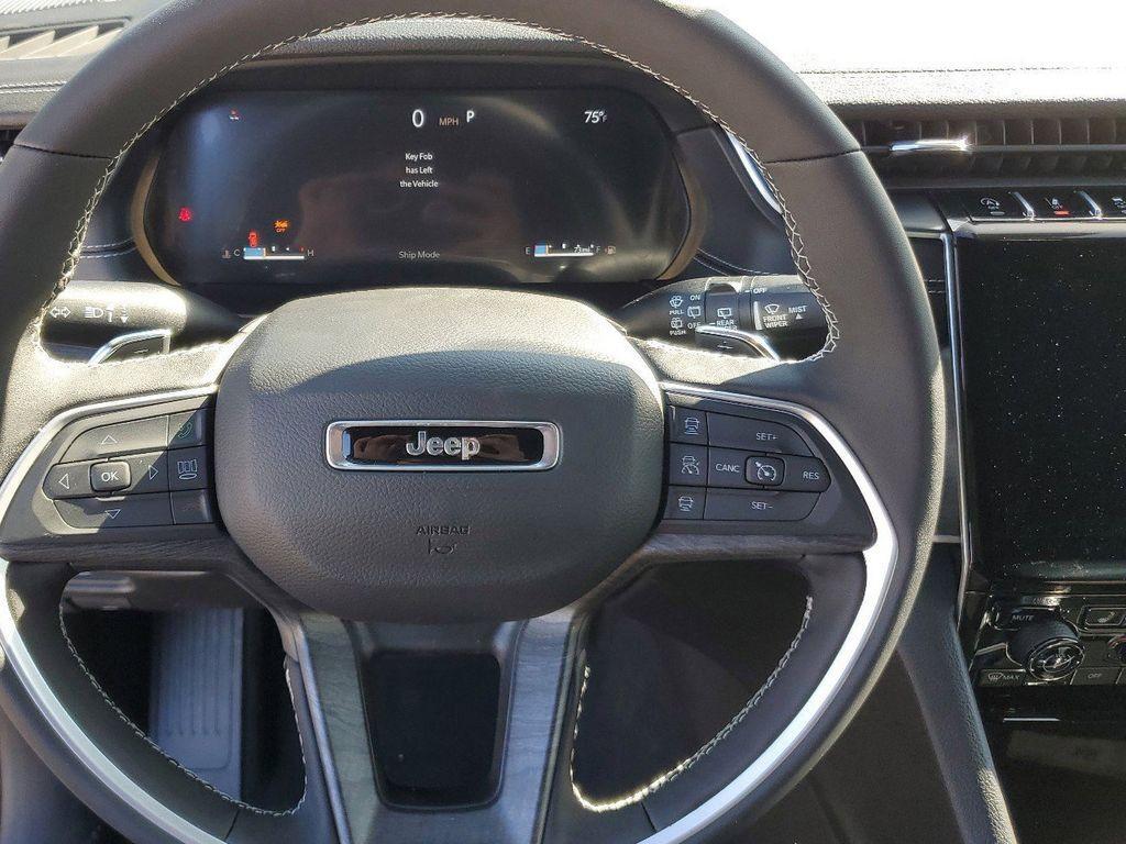 new 2025 Jeep Grand Cherokee car, priced at $34,385