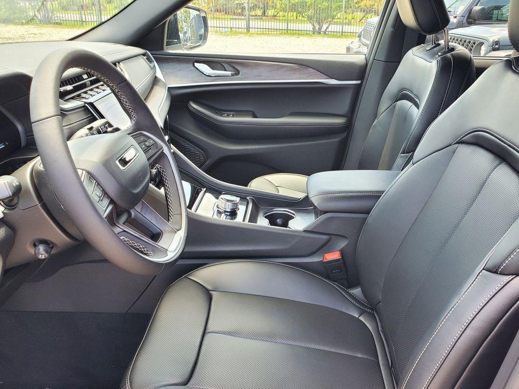 new 2025 Jeep Grand Cherokee car, priced at $43,830
