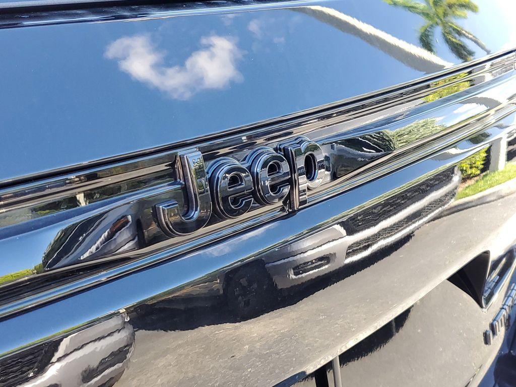 new 2025 Jeep Grand Cherokee car, priced at $43,830